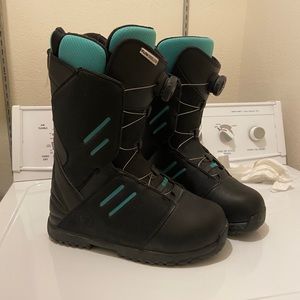 Women’s 7.5 boa FLOW snowboarding boots